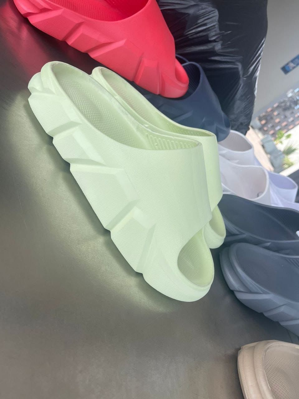 Combo Imperdible: Tenis AR011 + Pantuflas Balenci