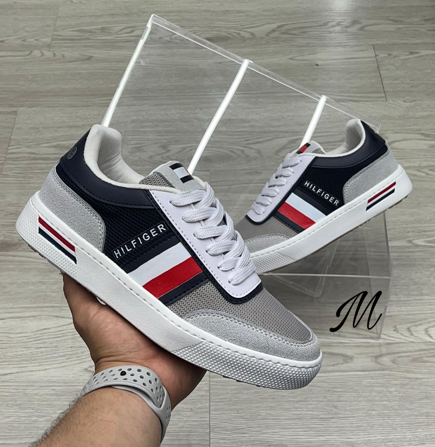 Bellos Tommy Caballero Elegancia y Estilo Que Destacan en Cada Momento✨