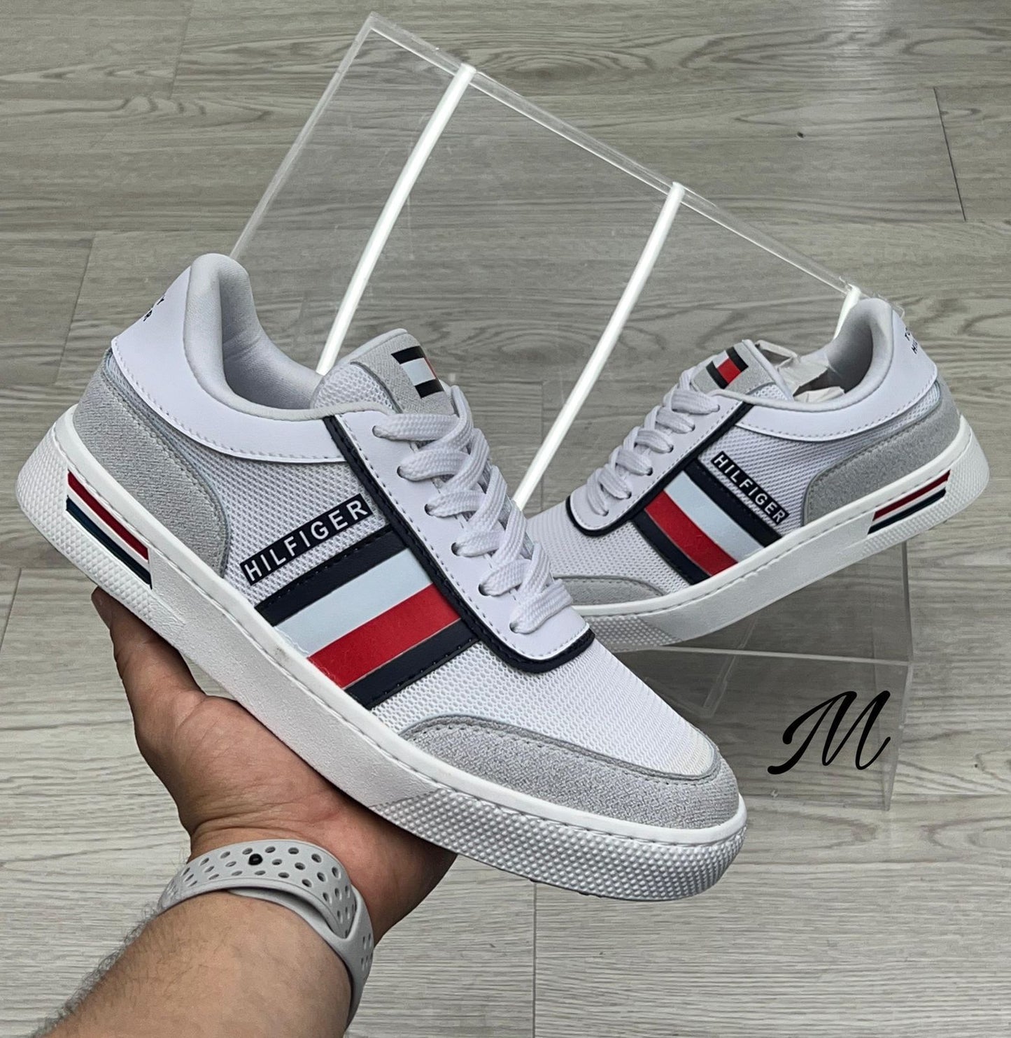 Bellos Tommy Caballero Elegancia y Estilo Que Destacan en Cada Momento✨